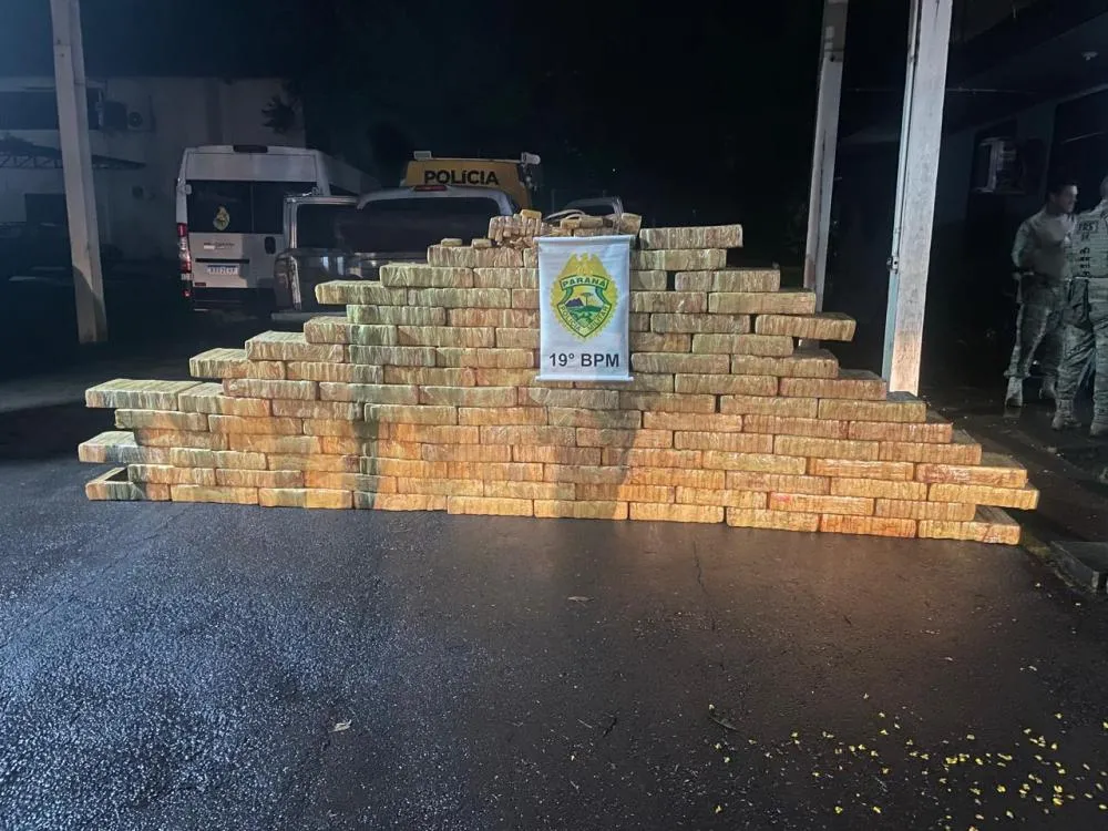 PM e PRF apreendem quase uma tonelada de maconha em veículo com placas clonadas após fuga em Toledo