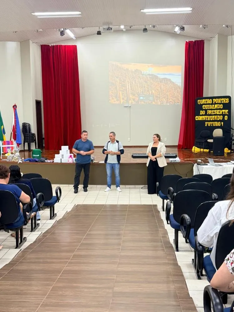 Quatro Pontes celebra o Dia dos Professores com apresentações culturais, homenagens e premiação de boas práticas docentes