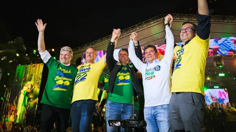 Em Porto Alegre, ao lado de Flávio, Moro diz que Brasil precisa de um presidente que respeite e valorize o Sul